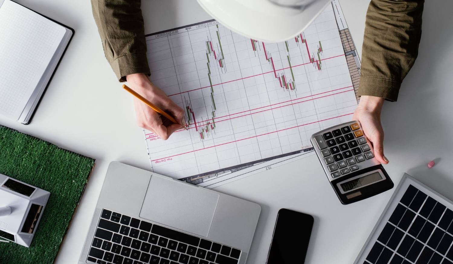 Investing in financial stocks at low rates